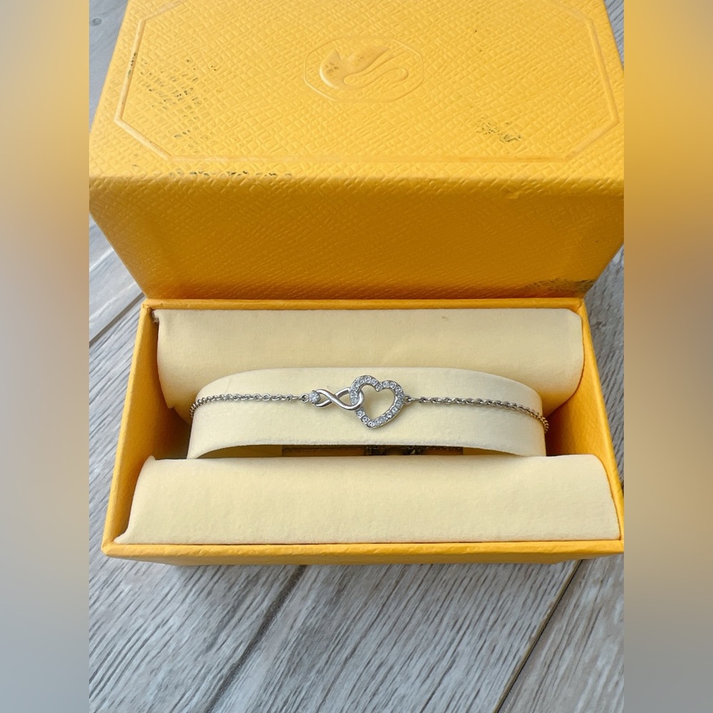 SWAROVSKI Hyperbola bracelet Infinity and heart, White, Rhodium plated - Picture 7 of 11